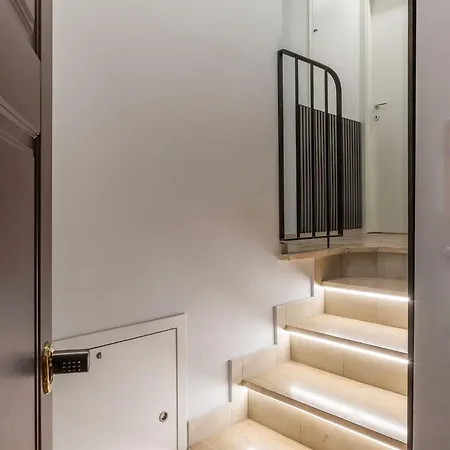 Guesthost - Scala Santa Apartment