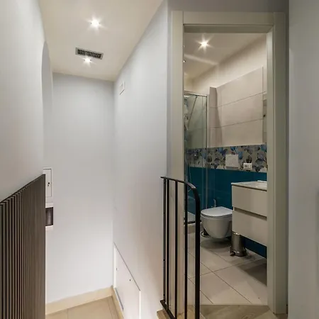 Guesthost - Scala Santa Apartment