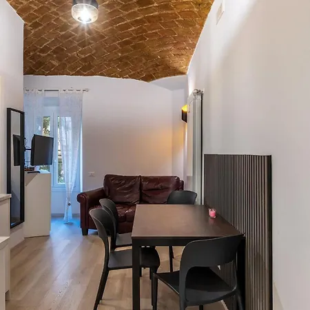 Guesthost - Scala Santa *