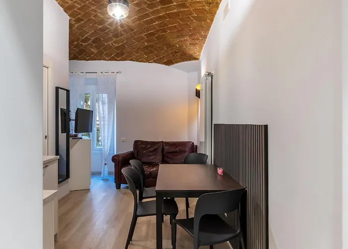 Guesthost - Scala Santa *