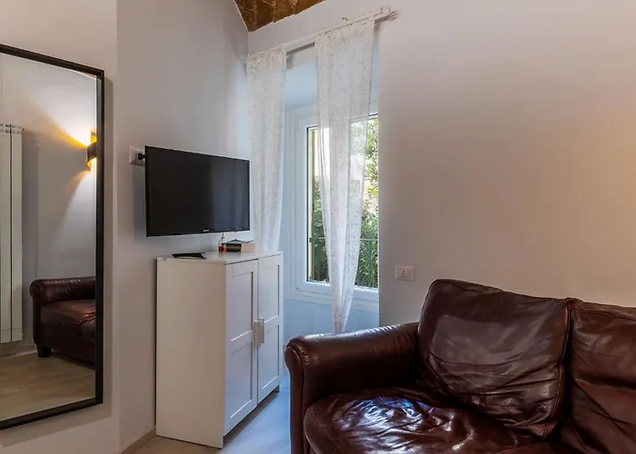 Guesthost - Scala Santa *