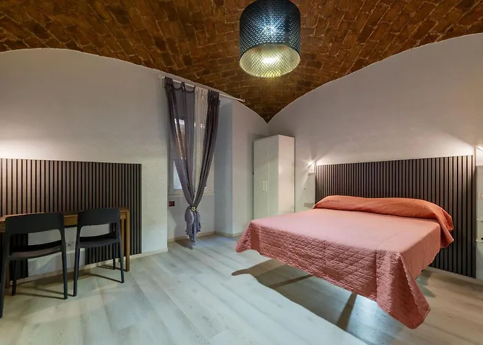 Guesthost - Scala Santa *