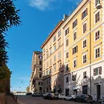 Guesthost - Scala Santa